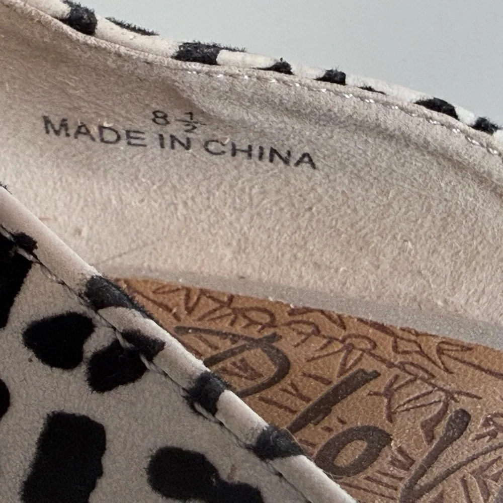 Malibu Blowfish Women's Leopard Print Flats - Picture 12 of 14